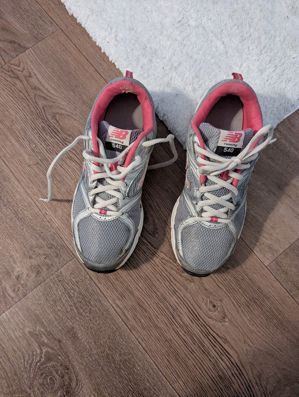 New Balance 540 Women's Gray & Pink Athletic Running Sneakers